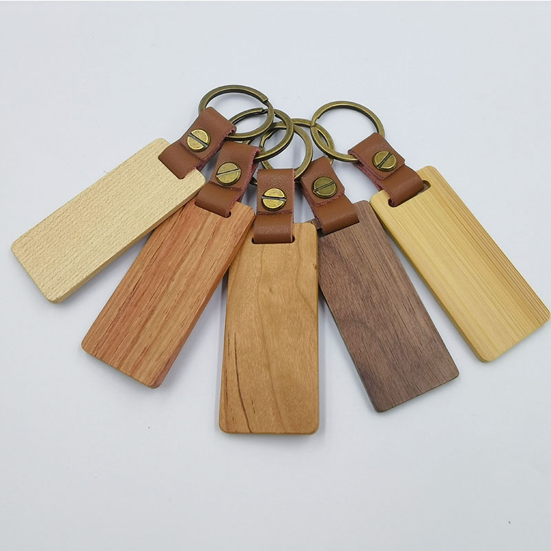 Portachiavi personalizzato in pelle e legno con nome vuoto e stile diverso 