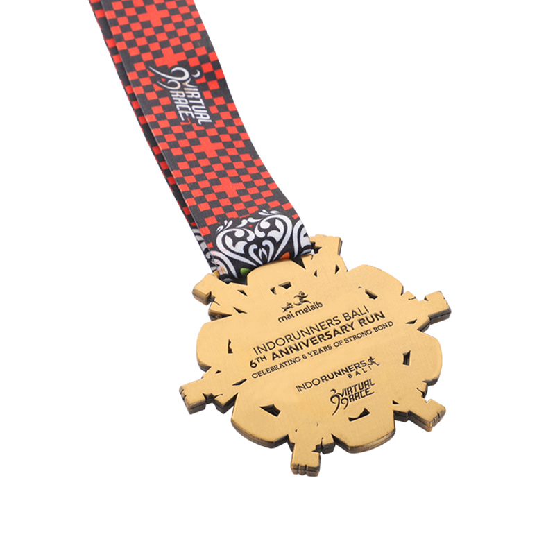 Fiocco di neve Pallacanestro femminile Squadra artistica All-Around Singolo Badminton Medaglie Golden Globe