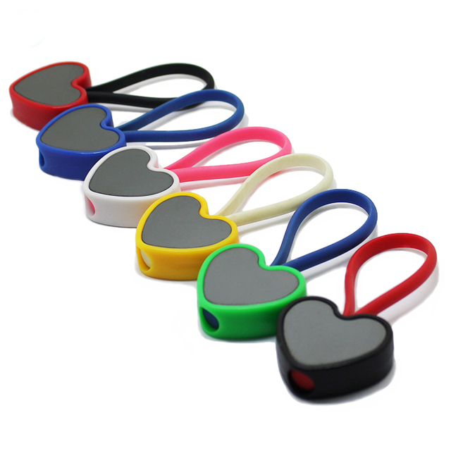 Portachiavi personalizzati in PVC rigido colorato a forma di cuore